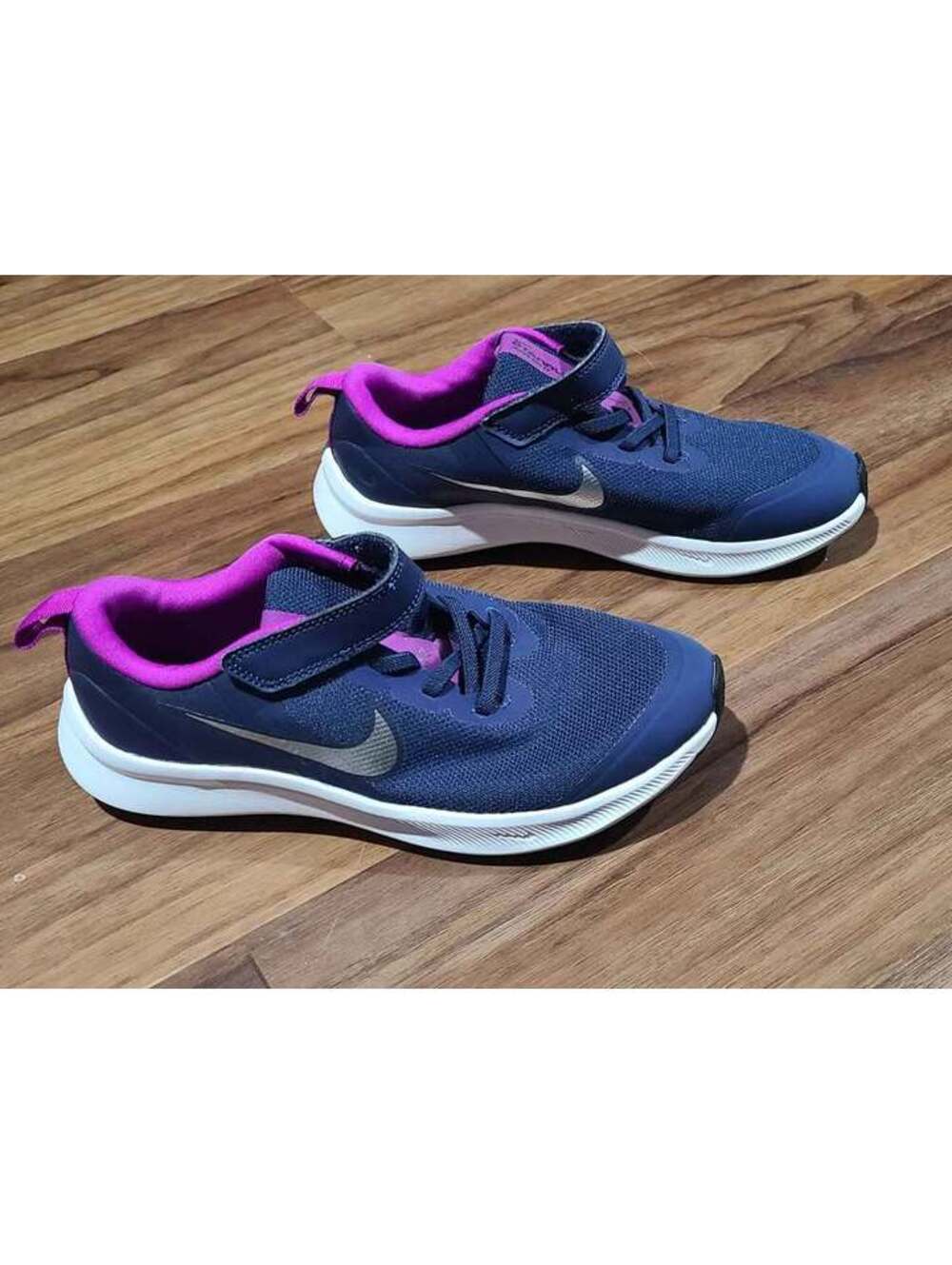 Girls Nike Runner Shoes Size 3Y